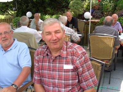 Mittwoch, 30.06.2010. 46 ehemalige Ford MA trafen sich im "Hffer Hof".