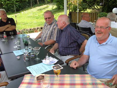 Mittwoch, 30.06.2010. 46 ehemalige Ford MA trafen sich im "Hffer Hof".