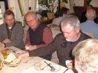 Mittwoch, 25.03.09. FEEPFK Treffen im Naafs-Huschen. 1 Kollegin und 41 Kollegen waren da.