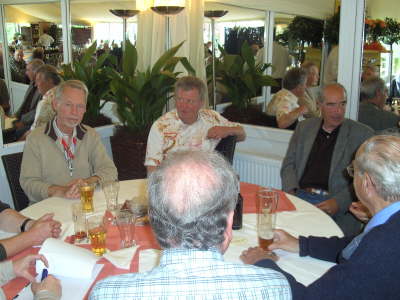 Mittwoch, 29.04.09. Eine Kollegin und 48 Kollegen trafen sich im Hallerhof in B-Oberauen