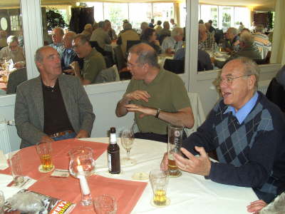 Mittwoch, 29.04.09. Eine Kollegin und 48 Kollegen trafen sich im Hallerhof in B-Oberauen