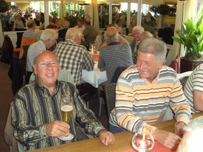 Mittwoch, 29.04.09. Eine Kollegin und 48 Kollegen trafen sich im Hallerhof in B-Oberauen