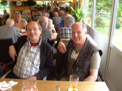 Mittwoch, 29.04.09. Eine Kollegin und 48 Kollegen trafen sich im Hallerhof in B-Oberauen