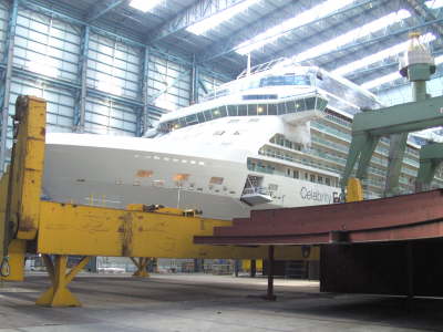 Mittwoch, 13. und Donnerstag, 14.05.09. Besuch der Meyer Werft in Papenburg, ADO Gardienenwerk, Emssperrwerk und Hafenrundfahrt.