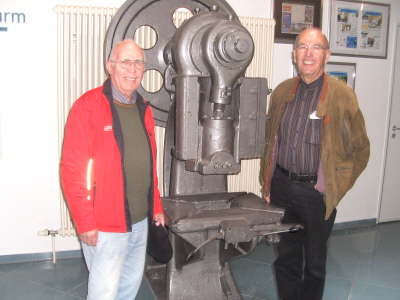 Mittwoch, 13. und Donnerstag, 14.05.09. Besuch der Meyer Werft in Papenburg, ADO Gardienenwerk, Emssperrwerk und Hafenrundfahrt.