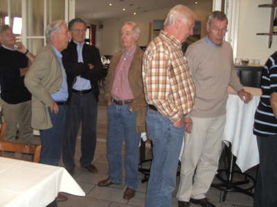 Mittwoch, 30.09.09. 35 Kollegen und 1 Kollegin trafen sich im Restaurant "Gut Clarenhof" bei Peppe Celentano.