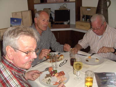 Mittwoch, 30.09.09. 35 Kollegen und 1 Kollegin trafen sich im Restaurant "Gut Clarenhof" bei Peppe Celentano.