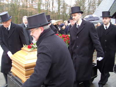 Freitag, 05.02.10. 40 ehemalige Ford Kollegen nahmen an der Beerdigung von Manfred Abts teil in Odenthal Selbach.