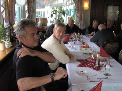 Mittwoch, 28.12.11. 32 Kollegen waren beim Treffen im Hffer Hof.