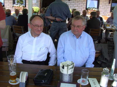 Mittwoch, 01.08.2012. 45 Kollegen trafen sich im Hallerhof in Oberauen.