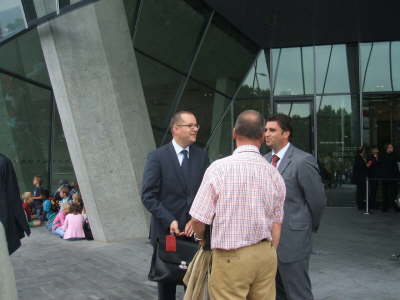 Dienstag, 7. August 2007. 28 Kollegen besuchten das Mercedes-Benz Museum in Bad Cannstadt.