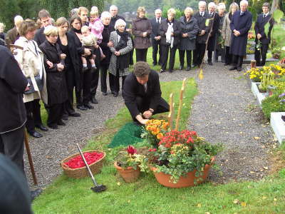 Donnerstag, 25.09.08. Beerdigung von Ferdinand Lhers auf dem Immenkeppeler Friedhof.
