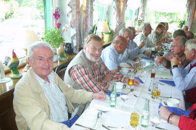 Mittwoch, 27.06.07. 44 Kollegen und 1 Kollegin trafen sich im "Hffer Hof"