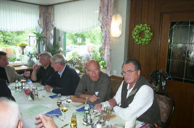 Mittwoch, 27.06.07. 44 Kollegen und 1 Kollegin trafen sich im "Hffer Hof"