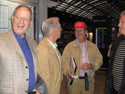 Dienstag, 7. August 2007. 28 Kollegen besuchten das Mercedes-Benz Museum in Bad Cannstadt.
