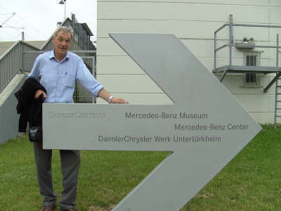 Dienstag, 7. August 2007. 28 Kollegen besuchten das Mercedes-Benz Museum in Bad Cannstadt.