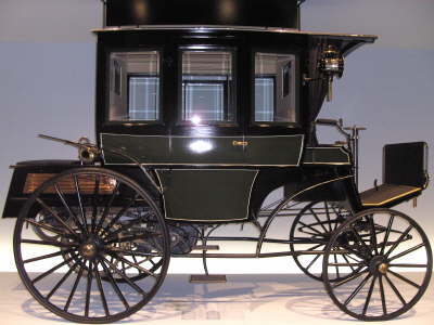 Dienstag, 7. August 2007. 28 Kollegen besuchten das Mercedes-Benz Museum in Bad Cannstadt.