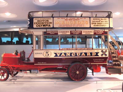 Dienstag, 7. August 2007. 28 Kollegen besuchten das Mercedes-Benz Museum in Bad Cannstadt.
