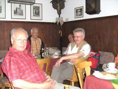 Montag, 11. bis Samstag, 16.06.07. Wanderung in der Rhn.